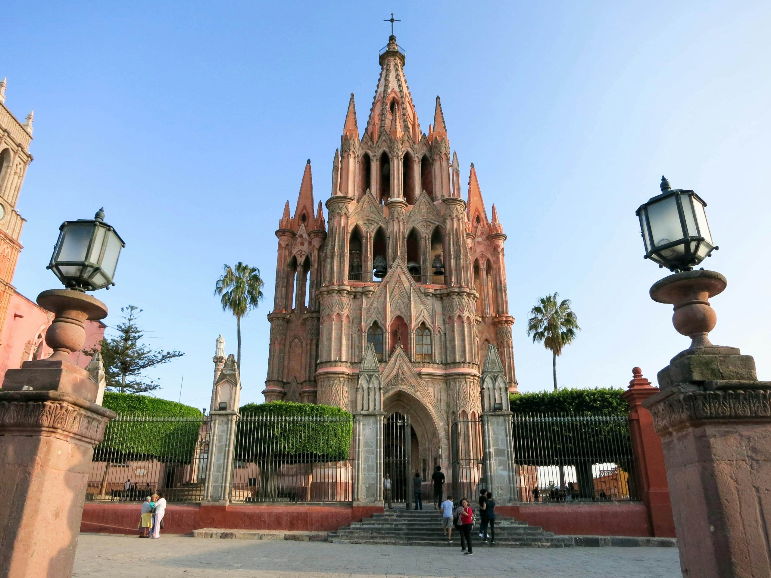 Discover the Beauty of Parroquia de San Miguel Arcángel: A Must-Visit Landmark in San Miguel de Allende
