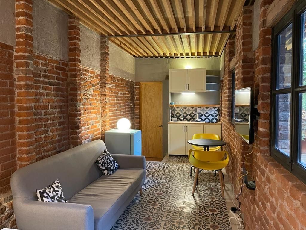 Mina 32 – Coyoacan: Discover the Ultimate Retreat at Hotel Las Palapas in the Heart of Coyoacan, Mexico