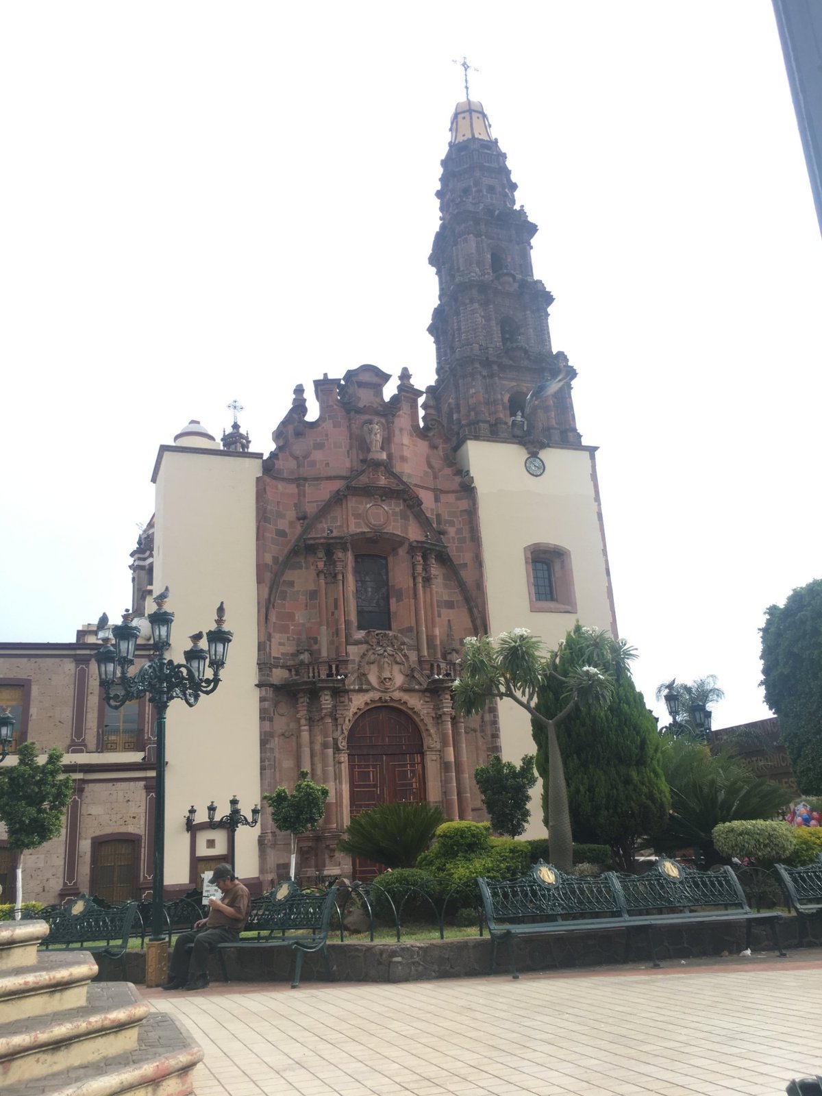 Discover the Beauty of Parroquia de San Miguel Arcángel: A Must-Visit Landmark in San Miguel de Allende