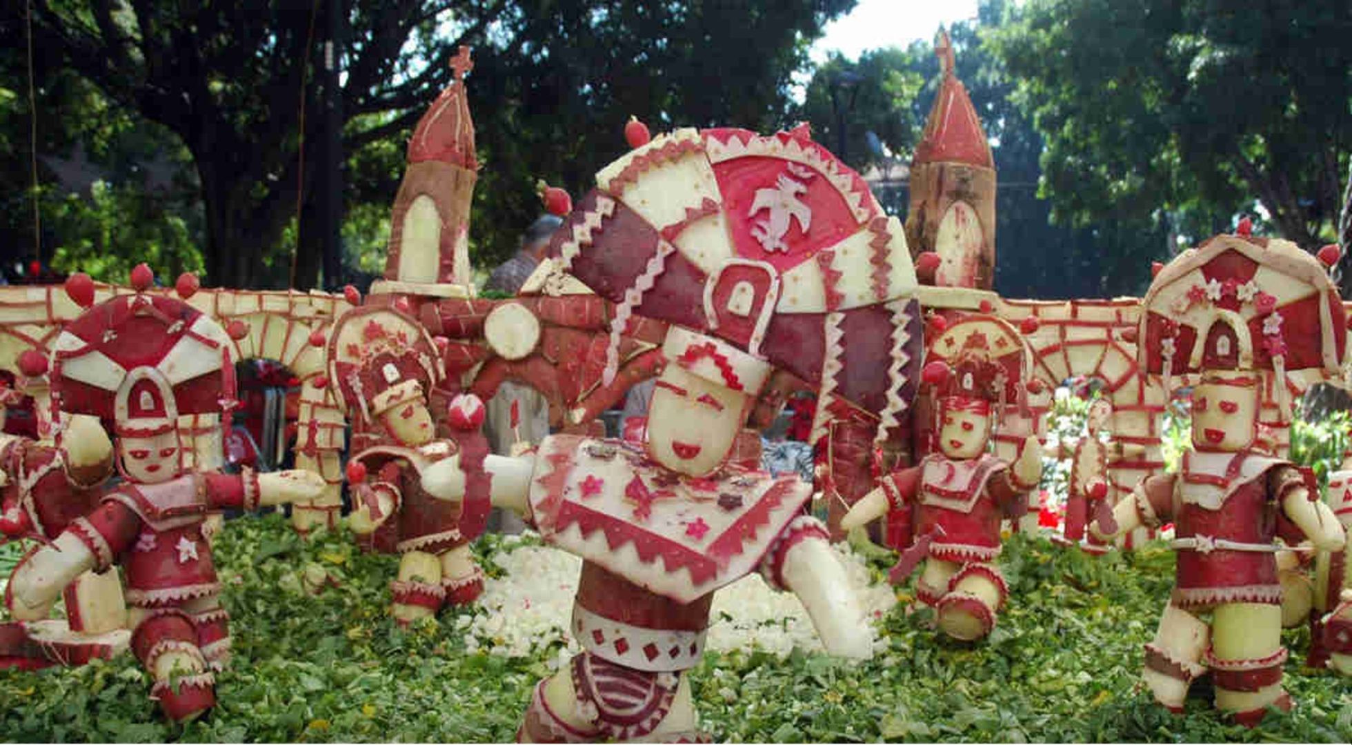 Discover the Magic of Noche de Rábanos (Oaxaca): A Unique Tradition You Can&#8217;t Miss