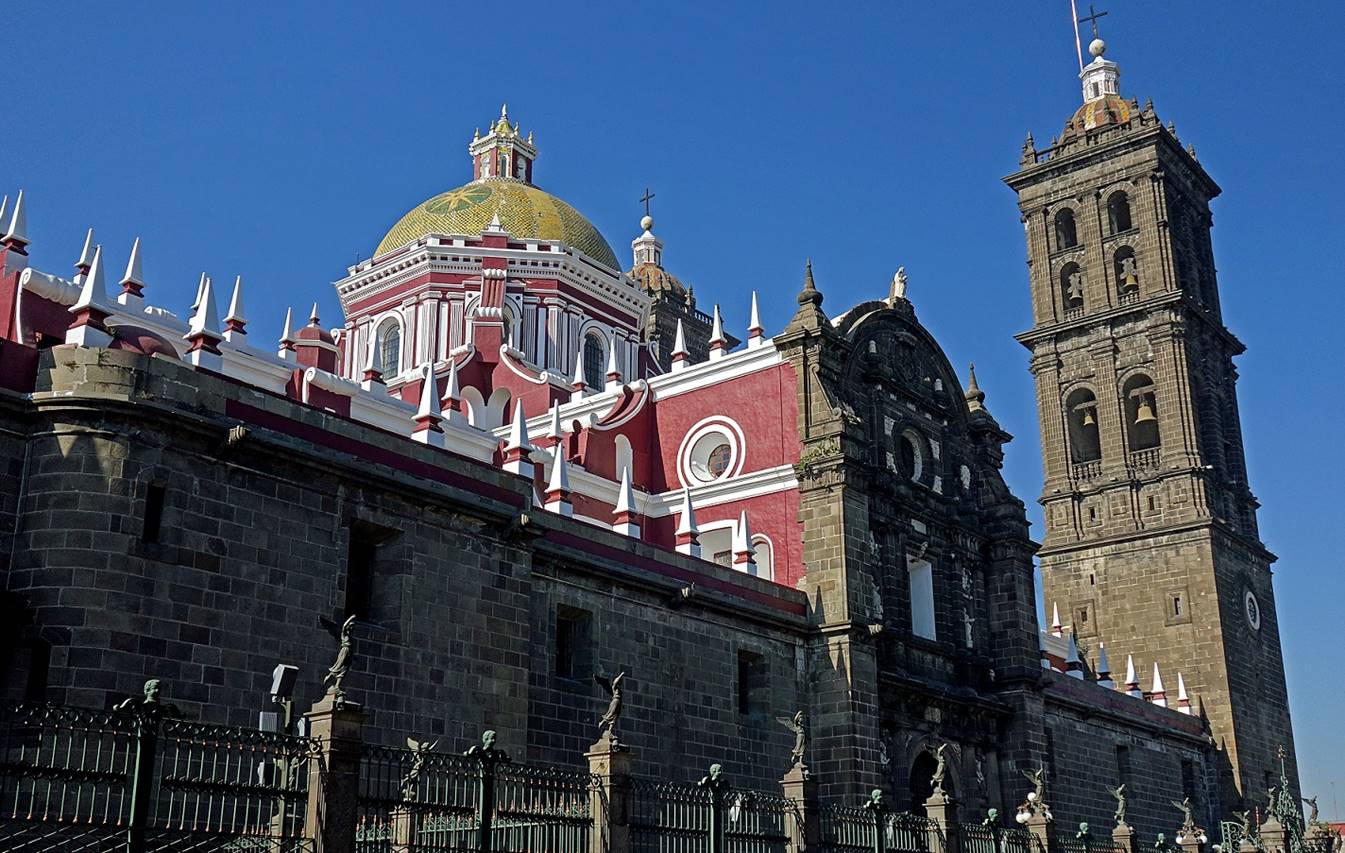 Discover the Majestic Catedral de Puebla: A Must-Visit Destination for History and Culture Lovers