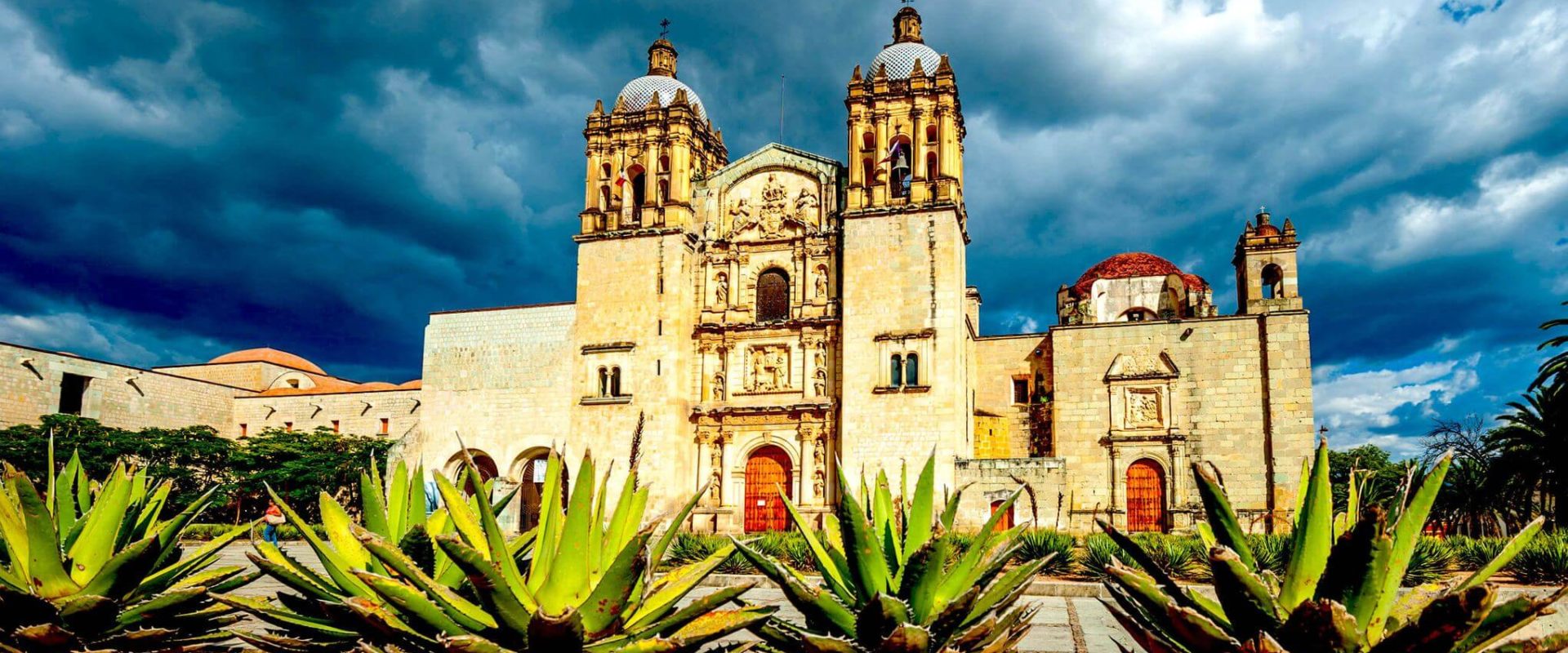 Discover the Majestic Templo de Santo Domingo (Oaxaca) – An Unforgettable Experience