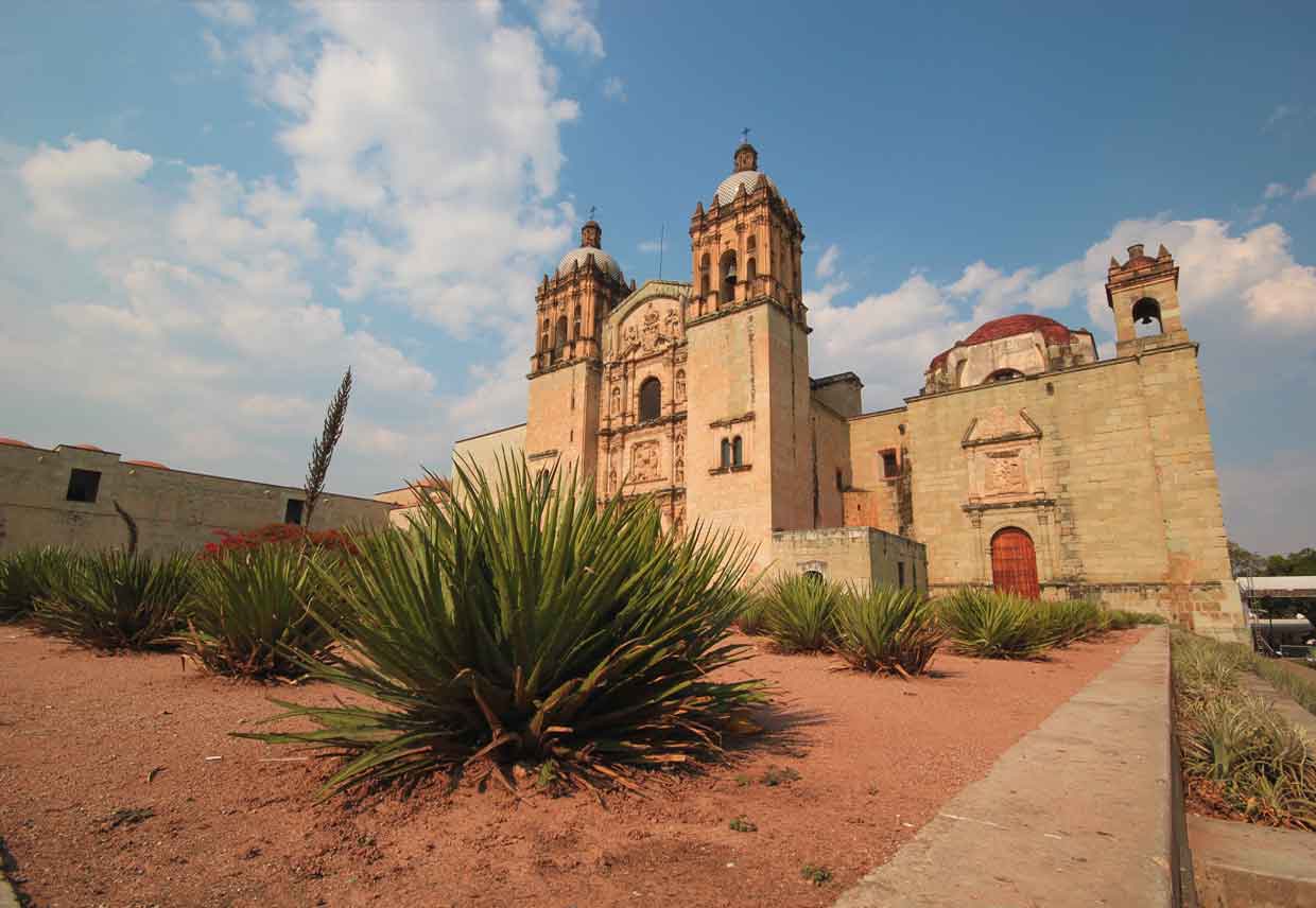 Discover the Majestic Templo de Santo Domingo (Oaxaca) – An Unforgettable Experience