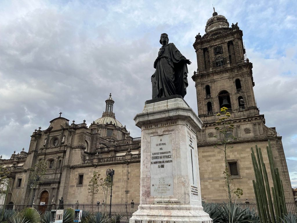 Discover the Majesty of the Catedral Metropolitana de CDMX: Mexico City&#8217;s Iconic Landmark