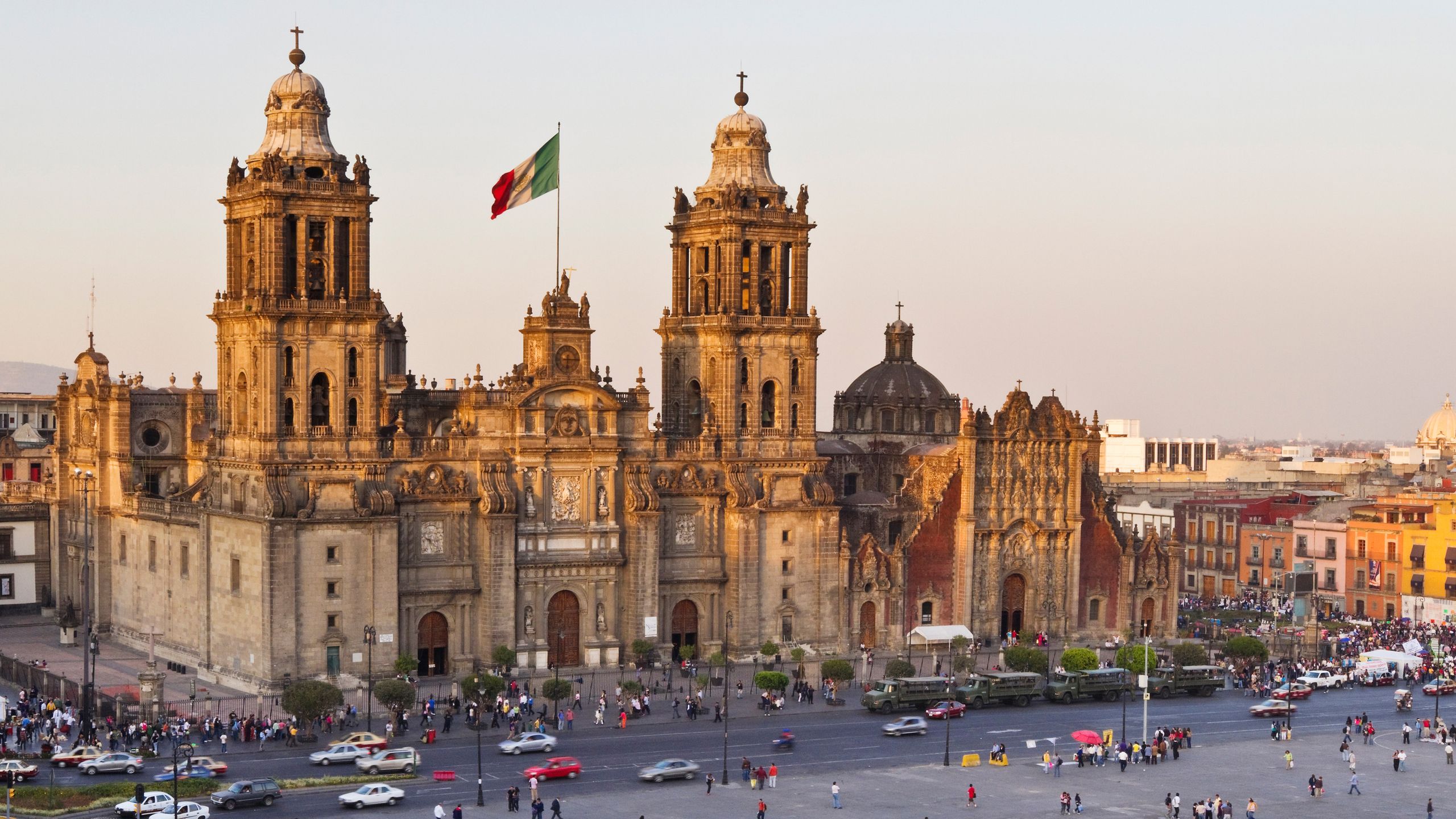 Discover the Majesty of the Catedral Metropolitana de CDMX: Mexico City&#8217;s Iconic Landmark