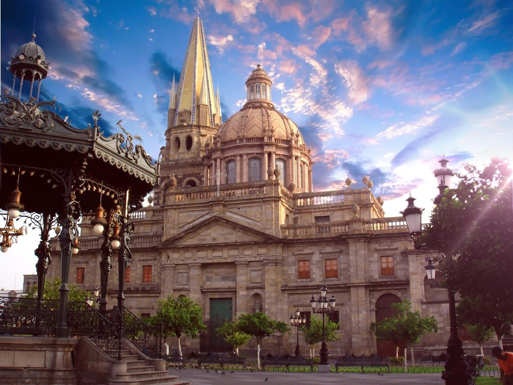 Exploring the Majestic Catedral de Guadalajara: A Hidden Gem in Mexico