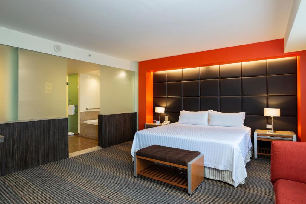 Holiday Inn Mexico City &#8211; Plaza Universidad, an IHG Hotel: Your Perfect Stay in Mexico City