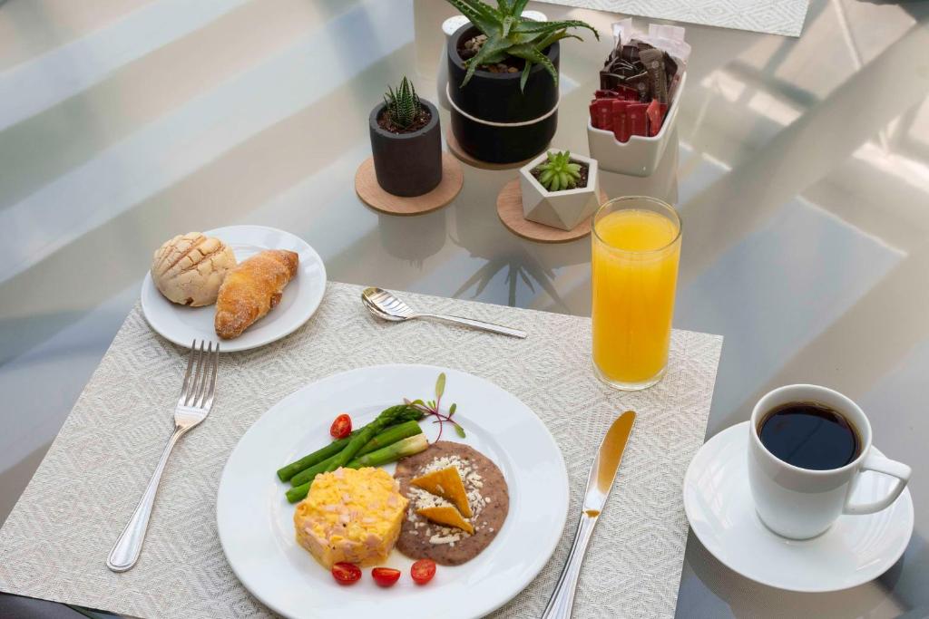 NH Collection Mexico City Centro Histórico: Explore the Heart of Mexico City with Luxury and Comfort