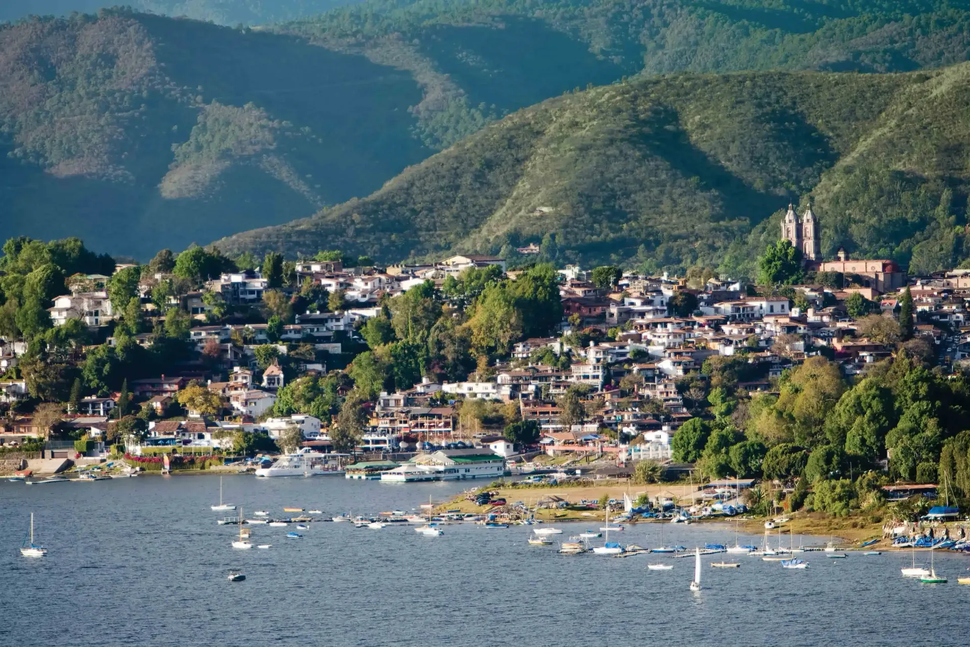 Valle de Bravo: Discover the Hidden Gem of Mexico with Hotel Las Palapas